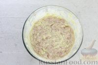 Фото приготовления рецепта: Рубленые котлеты из куриного филе, запечённые с помидорами и сыром - шаг №7