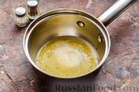 Фото приготовления рецепта: Минтай, тушенный в молочно-чесночном соусе - шаг №3