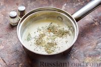 Фото приготовления рецепта: Минтай, тушенный в молочно-чесночном соусе - шаг №8