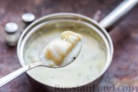 Фото приготовления рецепта: Минтай, тушенный в молочно-чесночном соусе - шаг №11