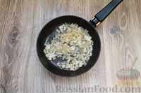 Фото приготовления рецепта: Запеканка из куриной печени с грибами и овощами - шаг №3