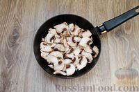 Фото приготовления рецепта: Запеканка из куриной печени с грибами и овощами - шаг №6