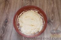 Фото приготовления рецепта: Заливной пирог с отварными яйцами, сыром и зеленью - шаг №11