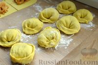 Фото приготовления рецепта: "Солнечные" вареники с картошкой (на сковороде) - шаг №18