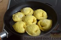 Фото приготовления рецепта: "Солнечные" вареники с картошкой (на сковороде) - шаг №19