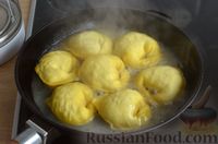 Фото приготовления рецепта: "Солнечные" вареники с картошкой (на сковороде) - шаг №20