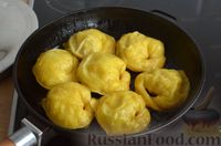 Фото приготовления рецепта: "Солнечные" вареники с картошкой (на сковороде) - шаг №21