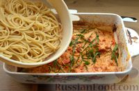 Фото приготовления рецепта: Спагетти с фетой и помидорами черри - шаг №6
