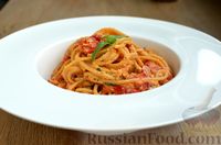 Фото приготовления рецепта: Спагетти с фетой и помидорами черри - шаг №8