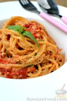 Фото приготовления рецепта: Спагетти с фетой и помидорами черри - шаг №10