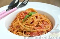Фото приготовления рецепта: Спагетти с фетой и помидорами черри - шаг №9