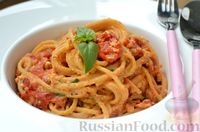 Фото к рецепту: Спагетти с фетой и помидорами черри