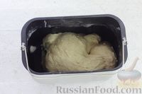 Фото приготовления рецепта: Пасхальный сдобный пирог-венок с цукатами, изюмом и корицей - шаг №17