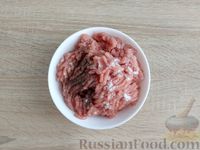 Фото приготовления рецепта: Бризоли с мясным фаршем, солёными огурцами и сыром (в духовке) - шаг №6