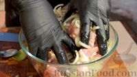Фото приготовления рецепта: Свиной шашлык в маринаде из киви - шаг №4
