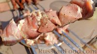 Фото приготовления рецепта: Свиной шашлык в маринаде из киви - шаг №5