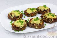 Фото к рецепту: Печёночные котлеты, запечённые под томатным соусом и сыром