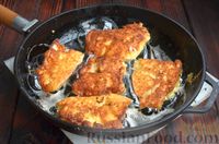 Фото приготовления рецепта: Рыба, жаренная в луково-майонезном кляре - шаг №8
