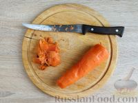 Фото приготовления рецепта: Салат из свёклы, моркови, зелёного горошка и лука - шаг №6