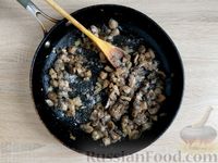 Фото приготовления рецепта: Биточки из мясного фарша, запечённые в сливочно-грибном соусе - шаг №14
