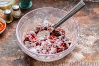 Фото приготовления рецепта: Печень индейки, тушенная с луком и томатно-соевым соусом - шаг №5