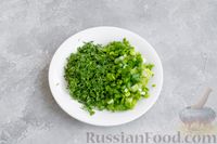 Фото приготовления рецепта: Салат из шампиньонов, редиски, кукурузы и яиц - шаг №11
