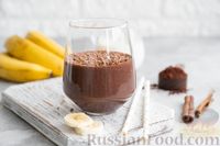 Фото к рецепту: Банановый смузи с молоком и какао
