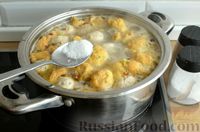 Фото приготовления рецепта: Суп с клёцками и куриными фрикадельками - шаг №17