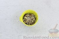 Фото приготовления рецепта: Шпинатные шарики с морковью, сыром и орехами (в духовке) - шаг №3