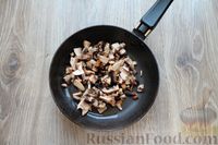 Фото приготовления рецепта: Запеканка из макарон с ветчиной и грибами, в яично-сливочной заливке - шаг №3