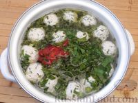 Фото приготовления рецепта: Суп с фрикадельками, щавелем и зелёным горошком - шаг №13