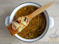Фото приготовления рецепта: Грибной суп с пшеном и овощами - шаг №14