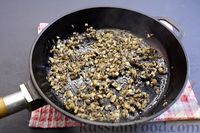 Фото приготовления рецепта: Заливные рулетики из ветчины с грибами и варёными яйцами - шаг №7