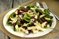 Фото приготовления рецепта: Салат из свёклы, моцареллы, шпината и миндальных хлопьев - шаг №10