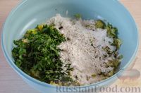 Фото приготовления рецепта: Картофельно-капустные котлеты с моцареллой - шаг №9