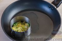 Фото приготовления рецепта: Картофельно-капустные котлеты с моцареллой - шаг №13