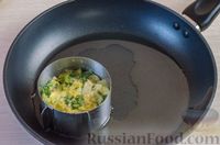 Фото приготовления рецепта: Картофельно-капустные котлеты с моцареллой - шаг №15