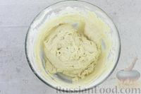 Фото приготовления рецепта: Заливной пирог с беконом, сыром и зеленью - шаг №9