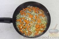 Фото приготовления рецепта: Суп со щавелем и овощами на рыбном бульоне - шаг №7