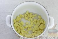 Фото приготовления рецепта: Суп с фрикадельками, кабачками и рисом - шаг №2