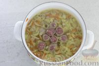 Фото приготовления рецепта: Суп с фрикадельками, кабачками и рисом - шаг №10