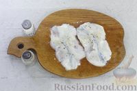 Фото приготовления рецепта: Кулебяка из слоёного теста, с рыбой, рисом и яйцами - шаг №7
