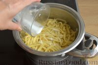 Фото приготовления рецепта: Паста в сливочно-сырном соусе - шаг №8