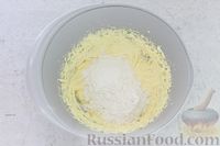 Фото приготовления рецепта: Закрытый песочный пирог с орехами в сливочно-медовой карамели - шаг №6