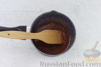 Фото приготовления рецепта: Закрытый песочный пирог с орехами в сливочно-медовой карамели - шаг №11