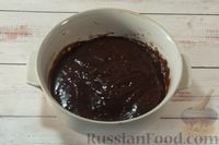 Фото приготовления рецепта: Муссовый творожно-сливочный торт с шоколадом и кофе (без выпечки) - шаг №9