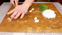 Фото приготовления рецепта: Стейк из молодой капусты (в духовке) - шаг №2