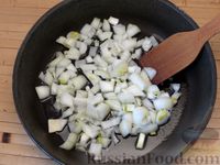 Фото приготовления рецепта: Запеканка с курицей, гречкой, грибами и овощами - шаг №7