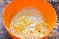 Фото приготовления рецепта: Киш со щавелем, голубым сыром и болгарским перцем - шаг №3