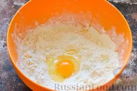 Фото приготовления рецепта: Киш со щавелем, голубым сыром и болгарским перцем - шаг №4